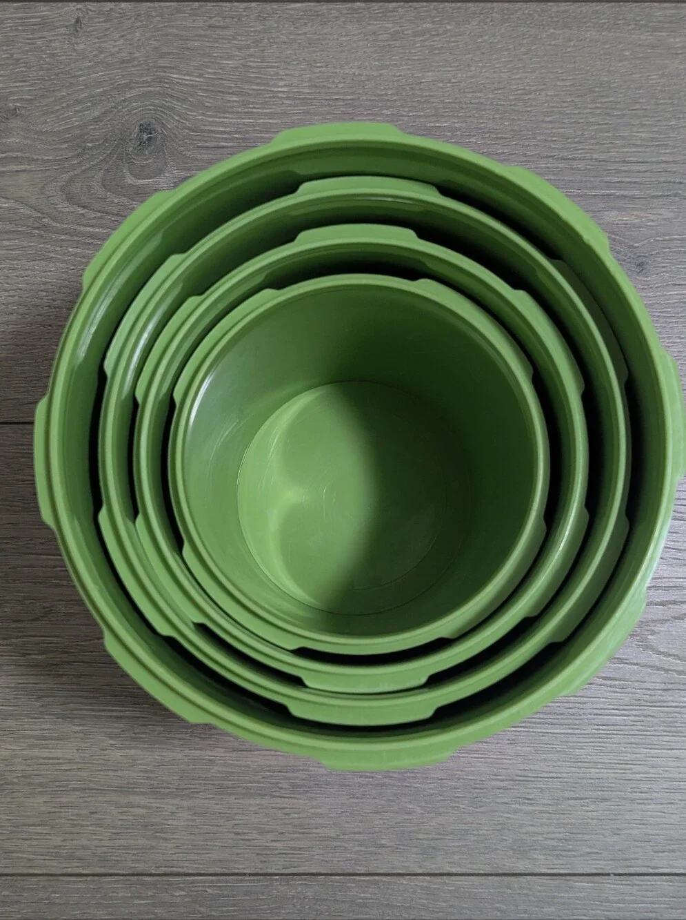 EUC•Vintage Tupperware Durable Servalier Lime Green Canister 4 Piece Set 🍋‍🟩